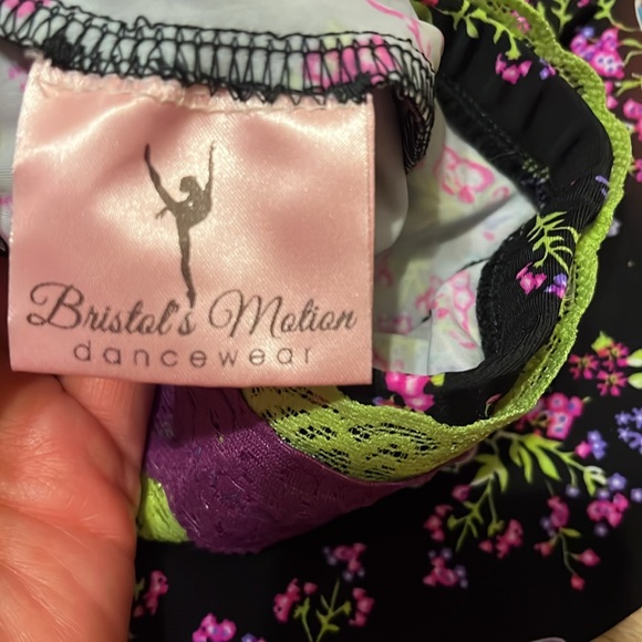 Boutique dance top and full length leggings. Bristol’s Motion Dancewear - Picture 5 of 5